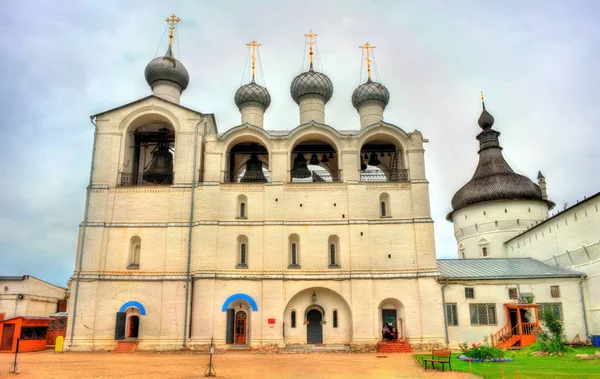 Belfry da Catedral da Assunção no Kremlin Rostov em Yaroslavl Oblast da Rússia — Fotografia de Stock