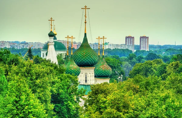 在城市在雅罗斯拉夫尔，俄罗斯救世主大教堂 — 图库照片