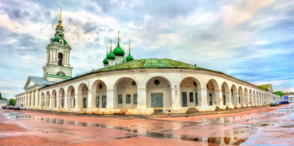 Gostiny Dvor, provinciale neoclassicistische handel arcades in Kostroma, Rusland — Stockfoto