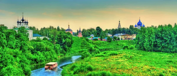 Rusya Kamenka nehirde şehirde suzdal