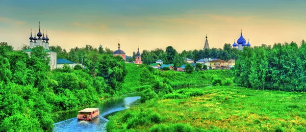 Suzdal town over the Kamenka river in Russia — Stock Photo, Image