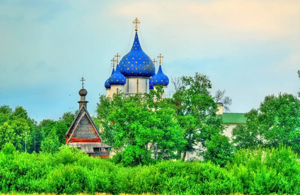 Katedralen i Födelsekyrkan Theotokos på Suzdal Kreml, Ryssland — Stockfoto