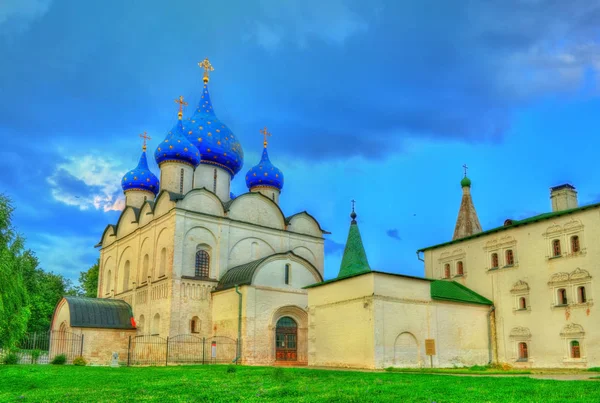 Katedrála Narození Panny Marie v Kremlu Suzdal, Rusko — Stock fotografie