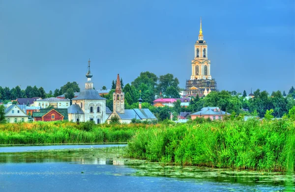 Suzdal város Oroszországban a Kamenka folyón — Stock Fotó