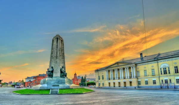 ウラジーミル、ロシアの Sobornaya 広場に市の 850th 周年の記念碑 — ストック写真