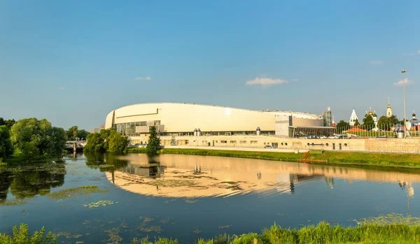 De Kolomna Speed Skating Center en de Kolomenka-rivier - Rusland — Stockfoto