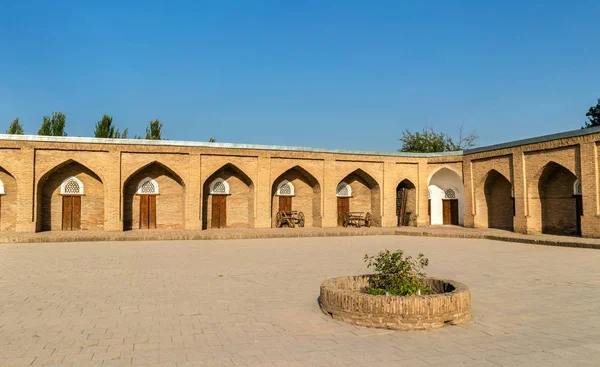 View of Madrasa Kuhna near Hisor Fortress, Tajikistan — Stock Photo, Image