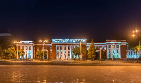 Parlament, a Tádzsik Köztársaság Dushanbe éjjel — Stock Fotó