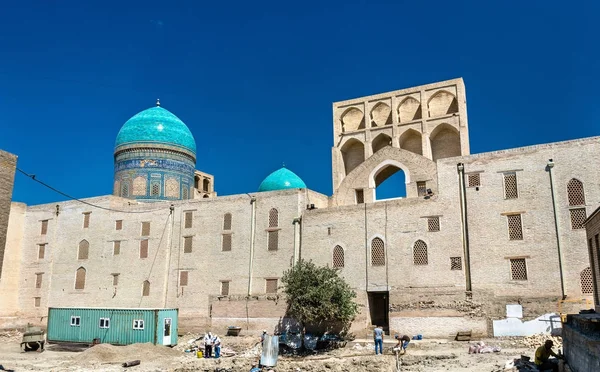 Mir-i arabisk Madrasa på den Poi Kalyan komplex i Bukhara, Uzbekistan — Stockfoto