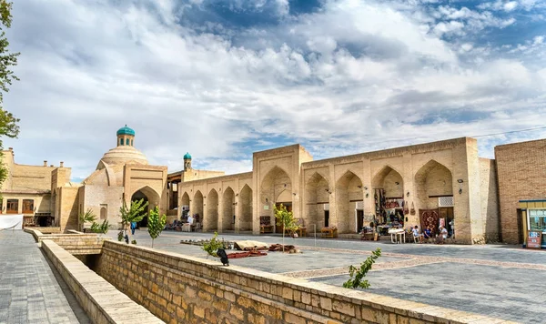 Edificios antiguos en el casco antiguo de Bujará, Uzbekistán —  Fotos de Stock