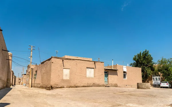 Edificios históricos en la fortaleza de Itchan Kala en el centro histórico de Khiva. Patrimonio de la humanidad por la UNESCO en Uzbekistán —  Fotos de Stock