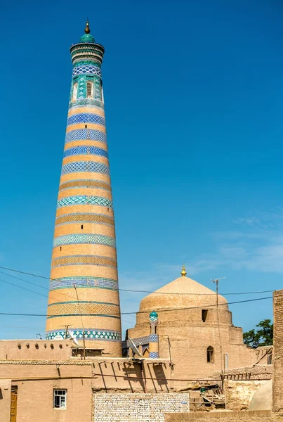 Islam Khodja Minaret em Itchan Kala - Khiva, Uzbequistão . — Fotografia de Stock