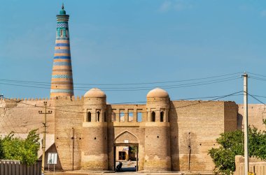 Giriş kapısı Ichan Kala antik kentin duvarında. Hiva, Özbekistan