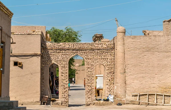 Poort op Itchan Kala Fort in het historische centrum van Khiva. UNESCO-Werelderfgoed in Oezbekistan — Stockfoto