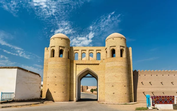Porta de entrada na antiga muralha da cidade de Ichan Kala. Khiva, Uzbequistão — Fotografia de Stock