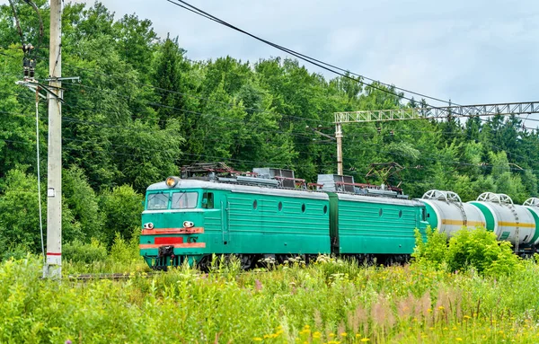 Nákladní vlak ve stanici Bekasovo-Sortirovochnoye, největší v Evropě nádraží. Moskva, Rusko — Stock fotografie