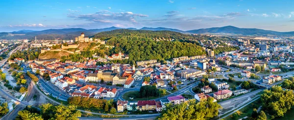 Antenowe panorama Trenczyna, miasto na Słowacji — Zdjęcie stockowe