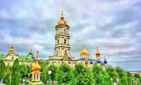 Glockenturm der heiligen Entschlafung pochayiv lavra im Gebiet Ternopil, Ukraine — Stockfoto