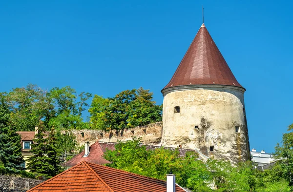 Пульвер - старинная башня в австрийском городе Феммс-ан-дер-Рёд — стоковое фото