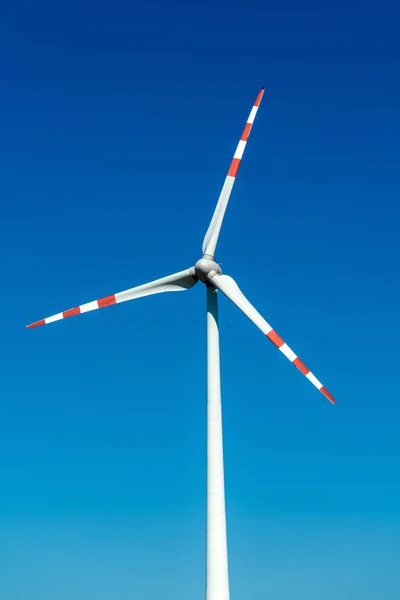 Turbina en un parque eólico en Austria — Foto de Stock