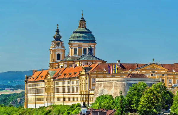 Zobacz Stift Melk, Opactwo Benedyktynów powyżej miasta Melk w Austrii — Zdjęcie stockowe