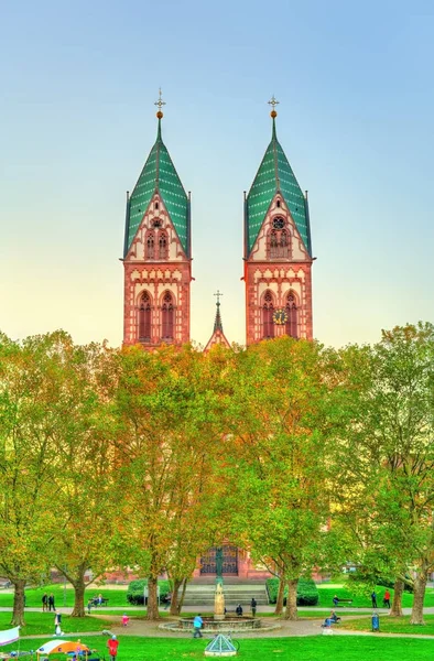 Das herz-jesu oder das heilige herz der jesuskirche in freiburg im breisgau — Stockfoto