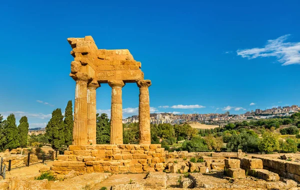 Tapınak Castor ve Pollux Valley tapınaklar Agrigento - Sicilya, İtalya — Stok fotoğraf