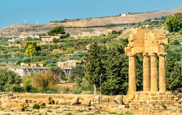 Tapınak Castor ve Pollux Valley tapınaklar Agrigento - Sicilya, İtalya — Stok fotoğraf