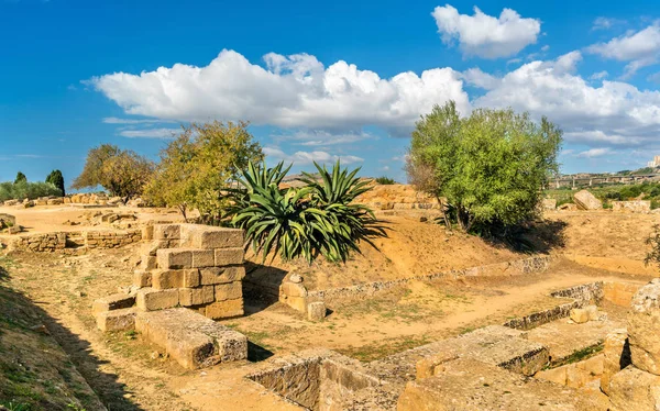 Ruinas Griegas Antiguas en el Valle de los Templos cerca de Agrigento - Sicilia, Italia — Foto de Stock