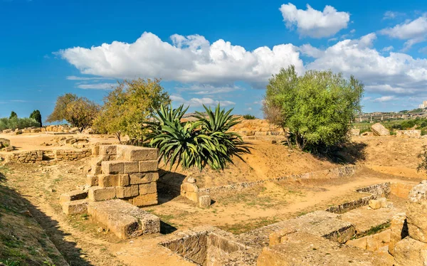 Ruines grecques antiques dans la vallée des temples près d'Agrigente - Sicile, Italie — Photo