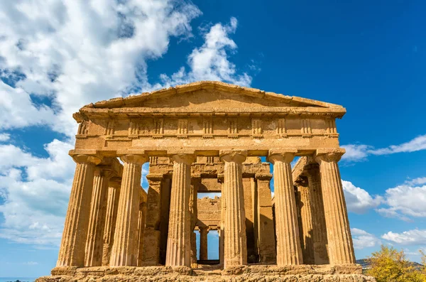 Temple of Concordia in the Valley of the Temples on Sicily, Italy — Stock Photo, Image