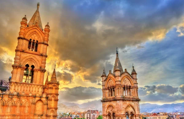 Torres da Catedral de Palermo ao pôr do sol - Sicília, Itália — Fotografia de Stock