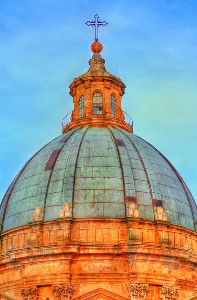 Kubah Katedral Palermo saat matahari terbenam Sisilia, Italia — Stok Foto