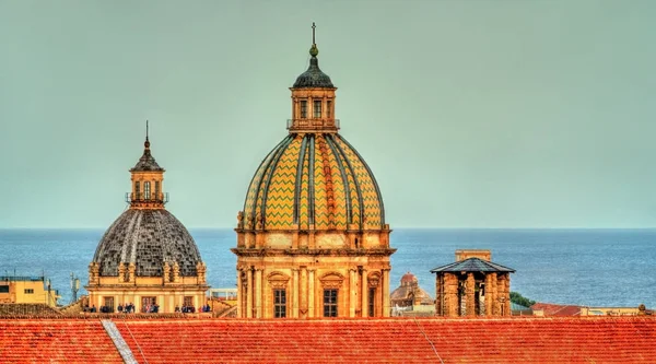 As cúpulas de San Giuseppe dei Teatini e Santa Caterina Igrejas em Palermo, a capital da Sicília - Itália — Fotografia de Stock