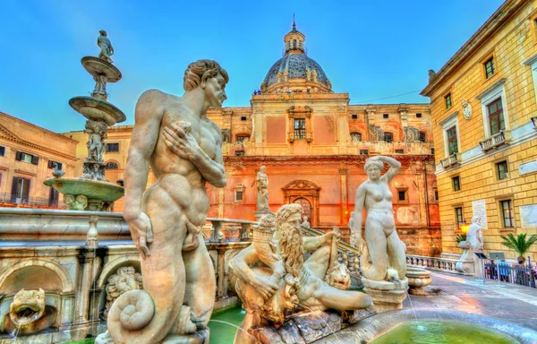 Fontana Pretoriana con statue nude a Palermo — Foto Stock