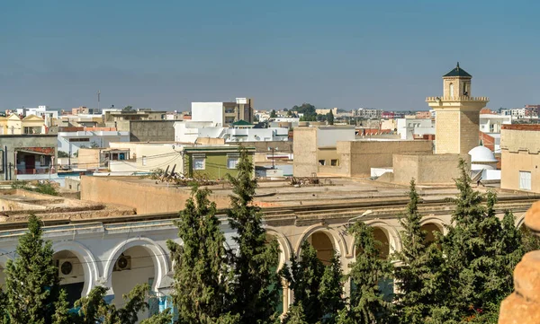 Uitzicht op El Jem stad vanaf het Romeinse amfitheater, Tunesië. — Stockfoto