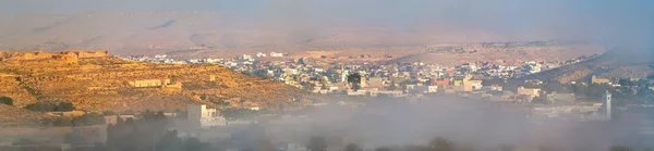 Panorama of Tataouine in the morning fog. Southern Tunisia — Stock Photo, Image