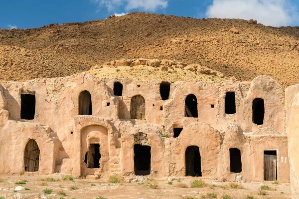 Ksar Ouled Mhemed na aldeia de Ksour Jlidet, Tunísia do Sul — Fotografia de Stock