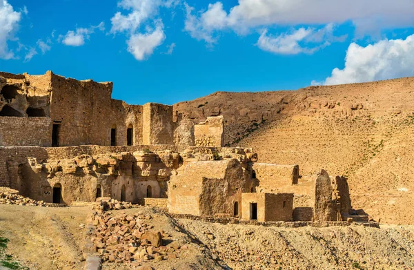 Veduta di Doiret, un villaggio berbero situato in cima alla collina nel sud della Tunisia — Foto Stock