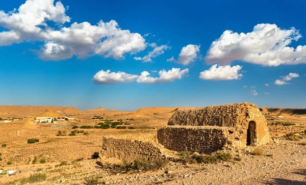 Ksar Ouled Debbab, 一个设防村庄在 Tataouine 附近, 突尼斯南部 — 图库照片