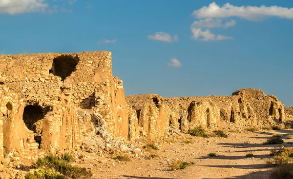 A Ksar Ouled Debbab, egy erődített falu közelében Tataouine, Tunézia déli részén — Stock Fotó