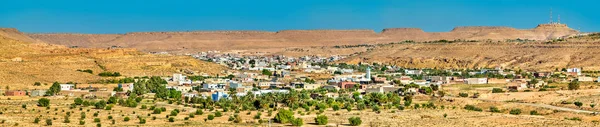 Panorama von tataouine, einer stadt im südlichen tunesien — Stockfoto