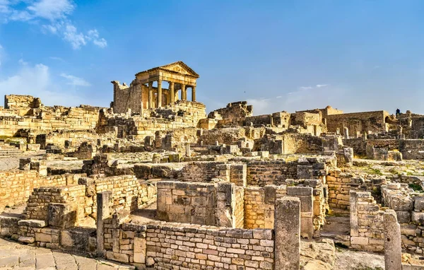 A római Capitol a Dougga. UNESCO Világörökség Tunéziában — Stock Fotó