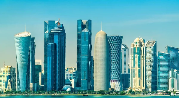 Skyline i Doha, Qatars huvudstad. — Stockfoto