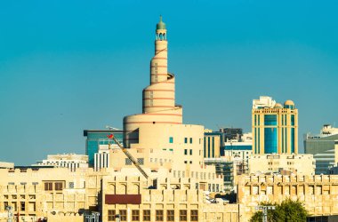 Doha, Katar İslam Kültür Merkezi ile Souq Waqif manzarası
