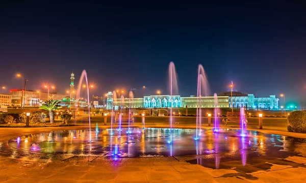 えみりディワン宮殿、ドーハ、カタールのスーク ワキフ公園の噴水 — ストック写真