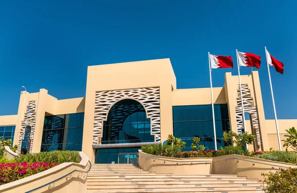 Un centro comercial en la ciudad de Muharraq, Bahréin — Foto de Stock