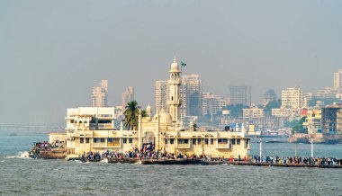 Hacı Ali Dargah, ünlü bir mezar ve bir cami Mumbai, Hindistan