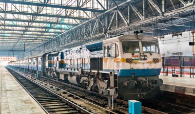 Nda Shivaji Maharaj Terminus Mumbai adlı yolcu treni