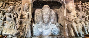 Elephanta Adası 1 mağarada Trimurti Sadashiva heykel. Mumbai, Hindistan